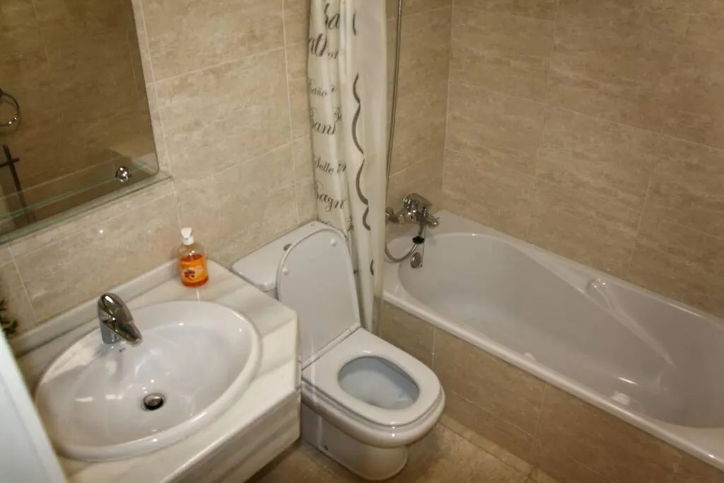 Prime Location, Pool, Beach, Shops, All Nearby Apartment Benalmadena Spain