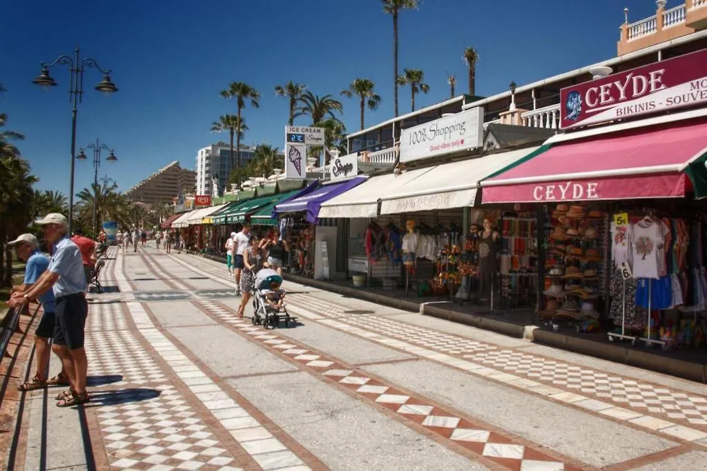 Prime Location, Pool, Beach, Shops, All Nearby Apartment Benalmadena 0*,