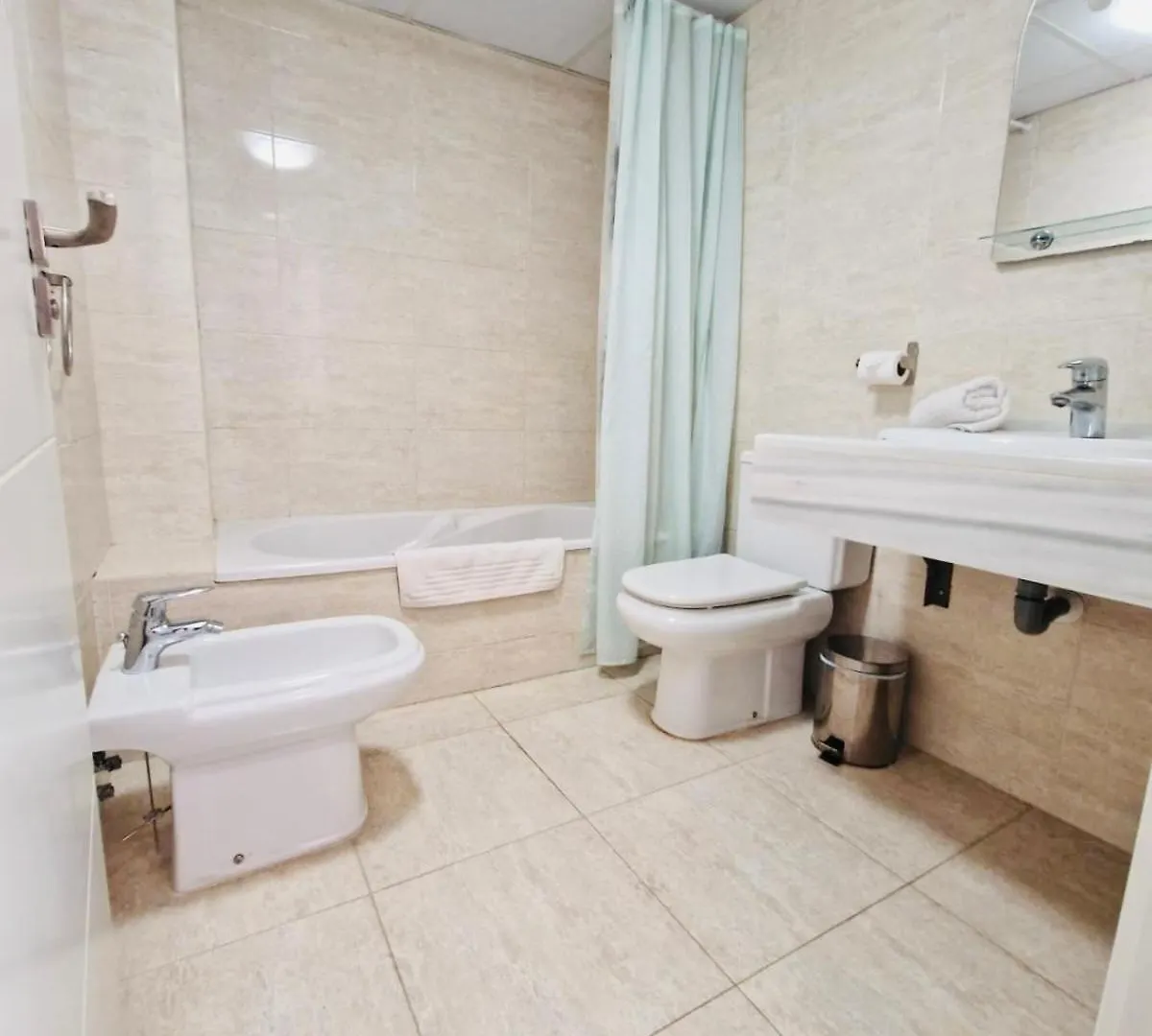 Prime Location, Pool, Beach, Shops, All Nearby Apartment Benalmadena