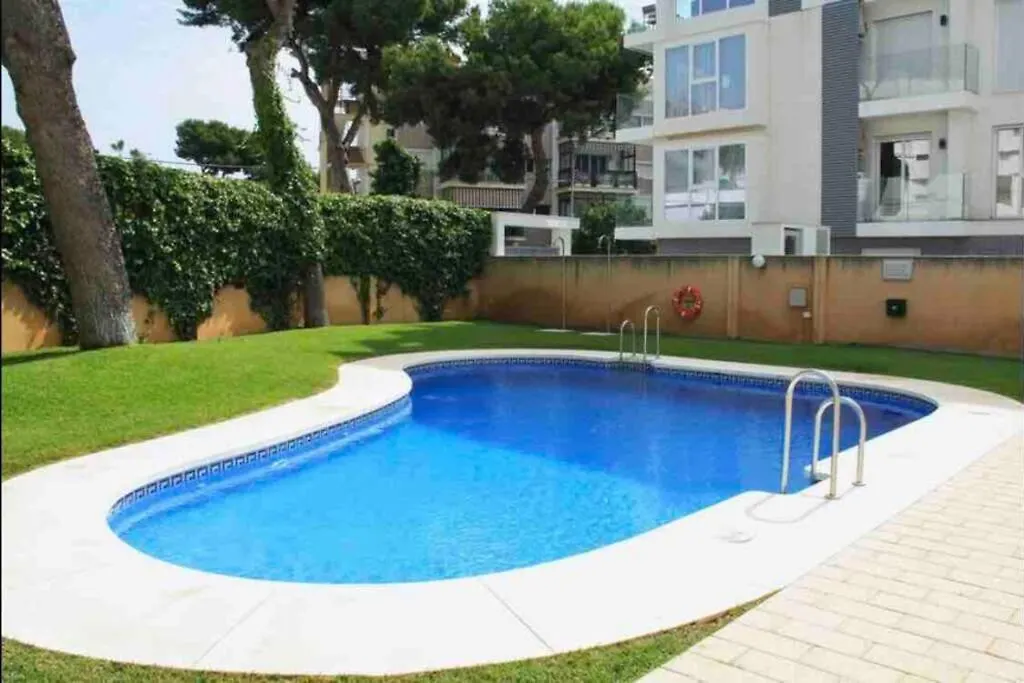 Prime Location, Pool, Beach, Shops, All Nearby Apartment Benalmadena