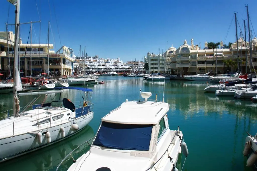 Prime Location, Pool, Beach, Shops, All Nearby Apartment Benalmadena Spain